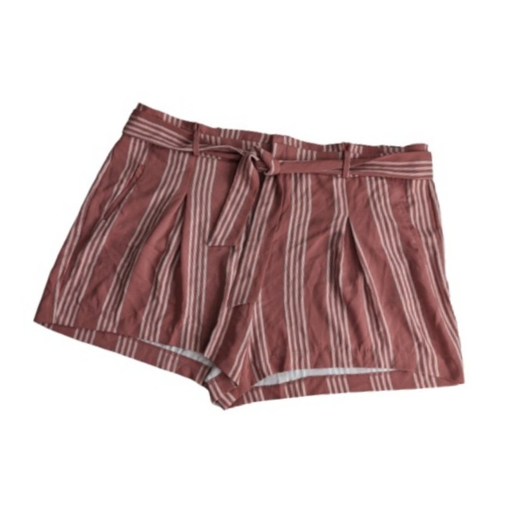 Torrid 5 Inch Stretch Crepe Mid-Rise Tie-Front Short 26